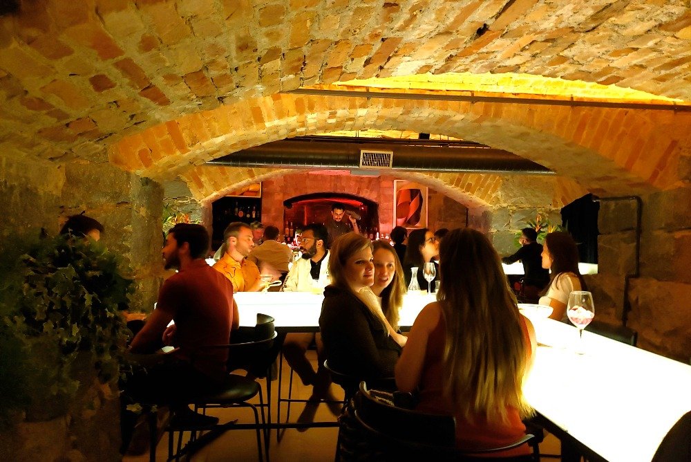 Ao estilo speakeasy: 10 bares secretos para conhecer em São Paulo