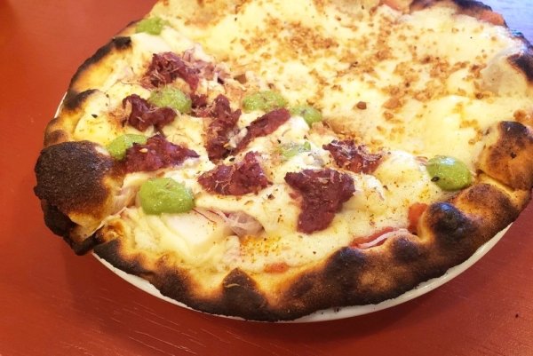 Bráz cria novo estilo de massa de pizza, chamada “nuvola”, para festival  Fora de Série