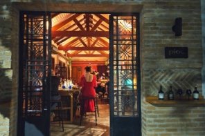 Plou Vinhos nasce na Vila Madalena já como um dos melhores wine bars de São Paulo